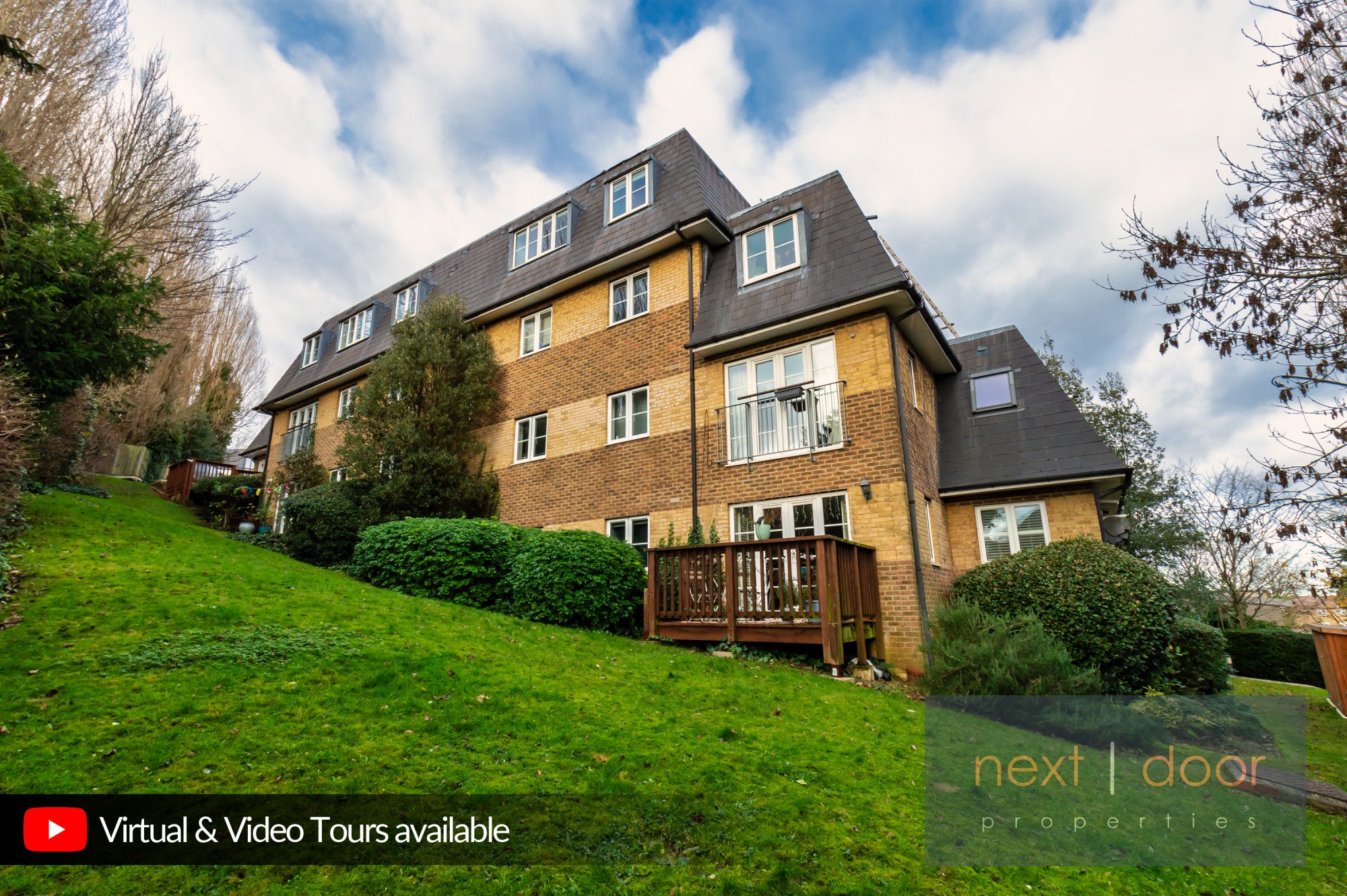 Flat Manor Way in Greater London