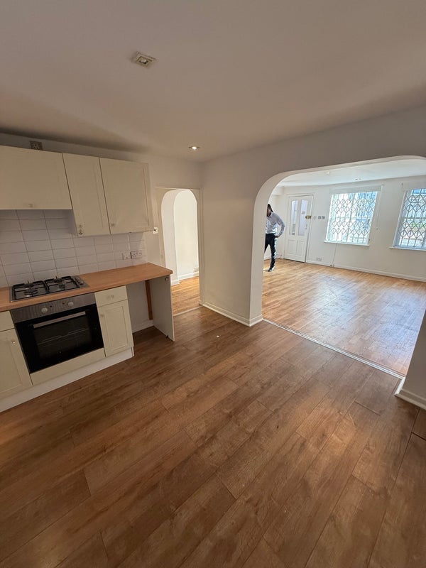 Room Hannington Road in Greater London