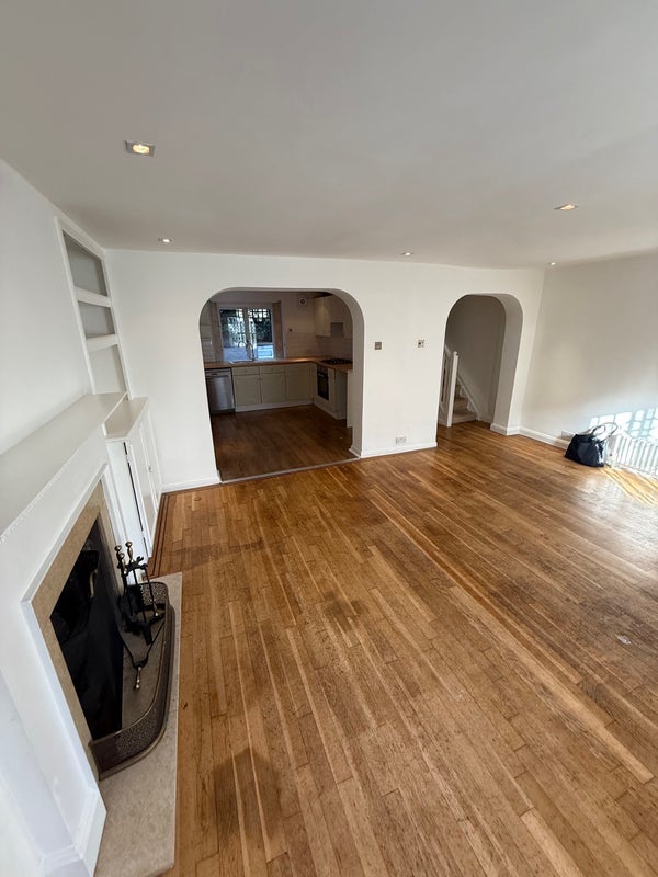 Room Hannington Road in Greater London
