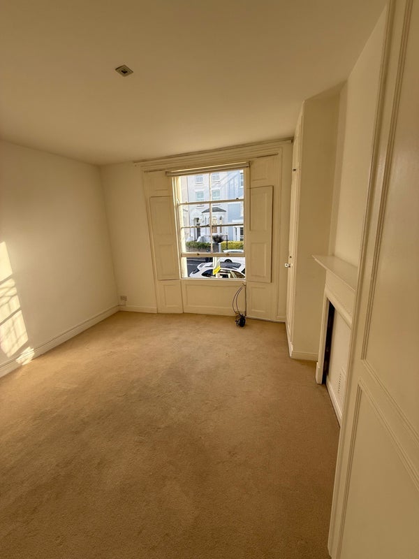 Room Hannington Road in Greater London