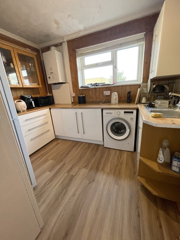 Room Sir Alexander Close in Greater London