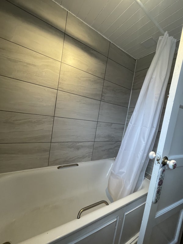 Room Sir Alexander Close in Greater London