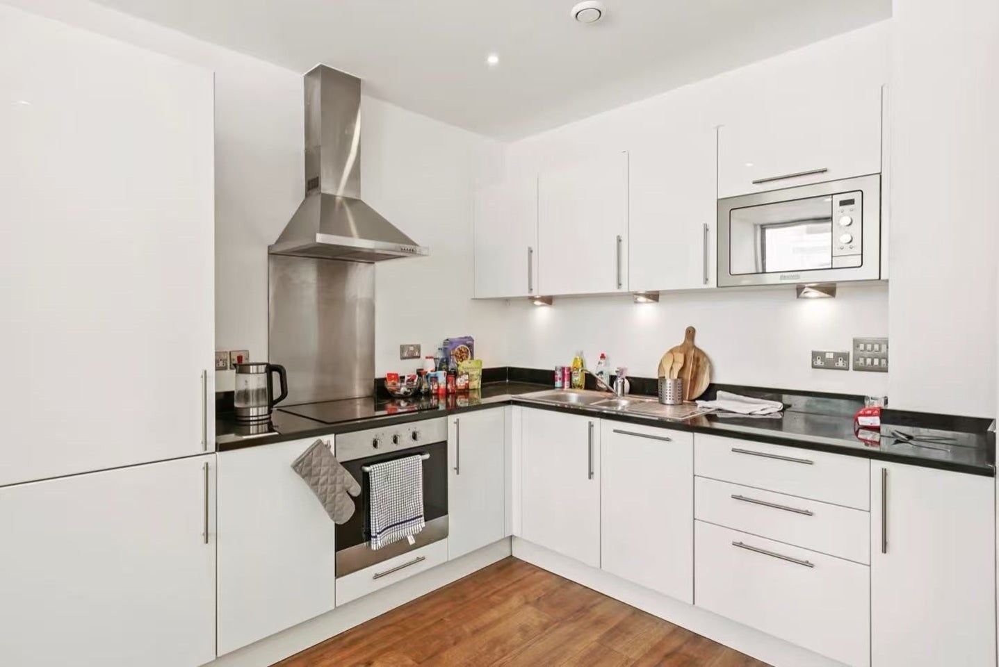 Flat Lanterns Way in Greater London