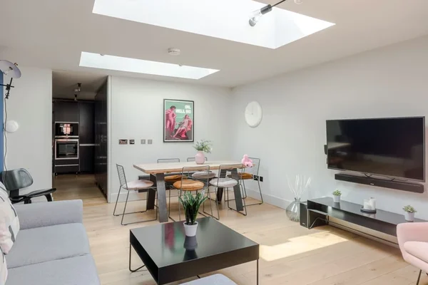 Flat Mercer Street in City of Westminster