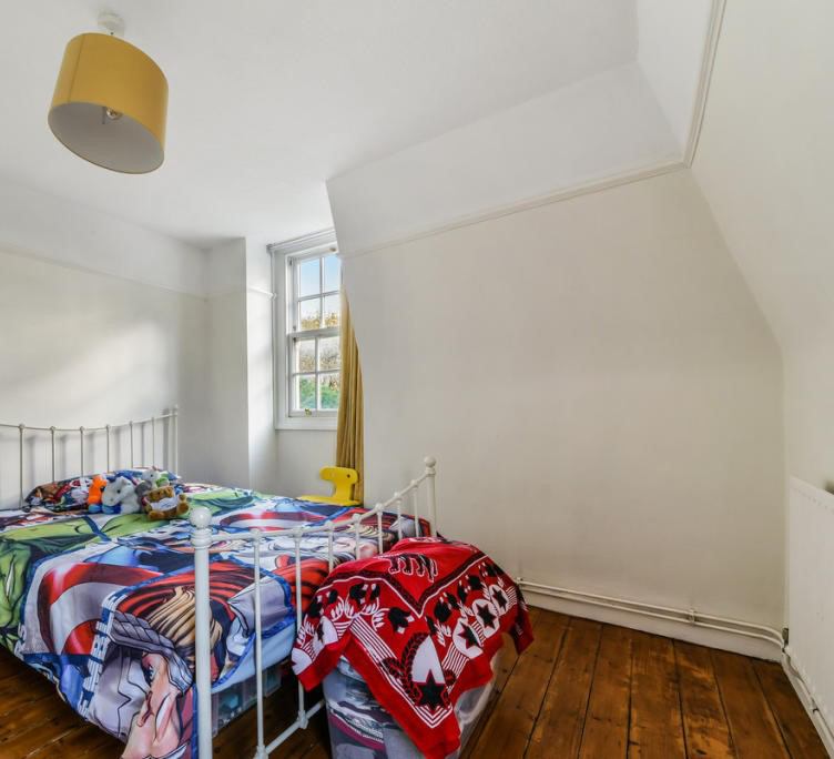 Room Thermopylae Gate in Greater London