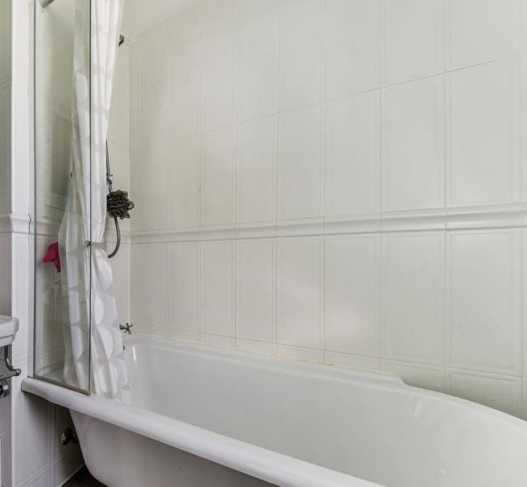 Room Thermopylae Gate in Greater London
