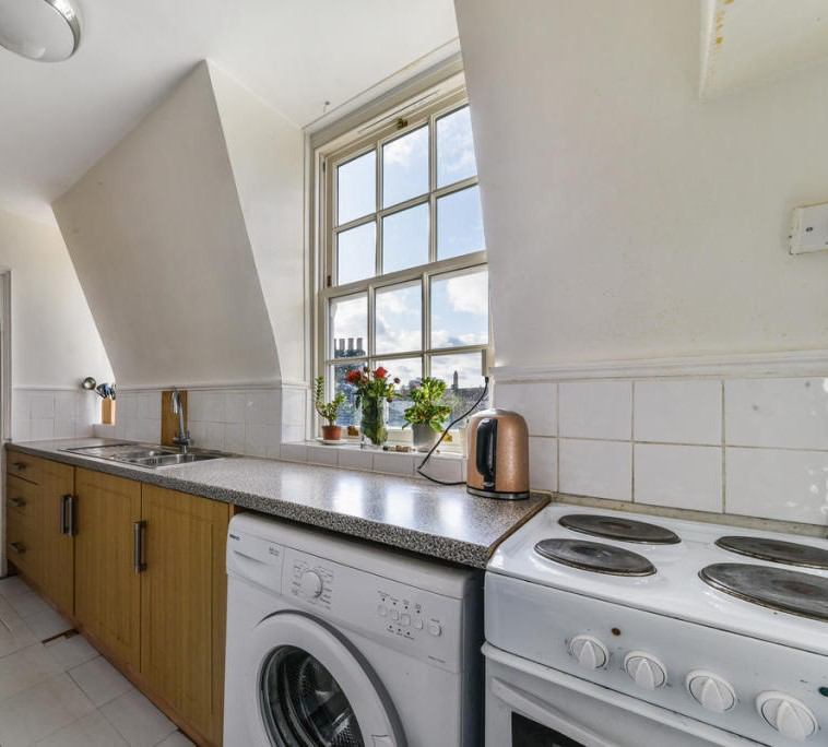 Room Thermopylae Gate in Greater London