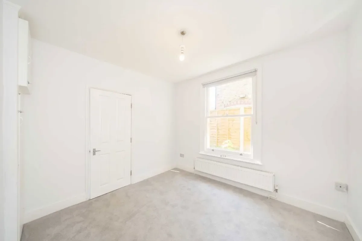 Flat Radbourne Road in Greater London