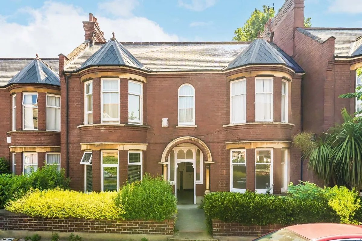 Flat Radbourne Road in Greater London