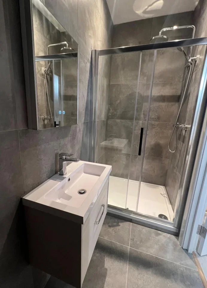 Room Oakfield Road in Greater London