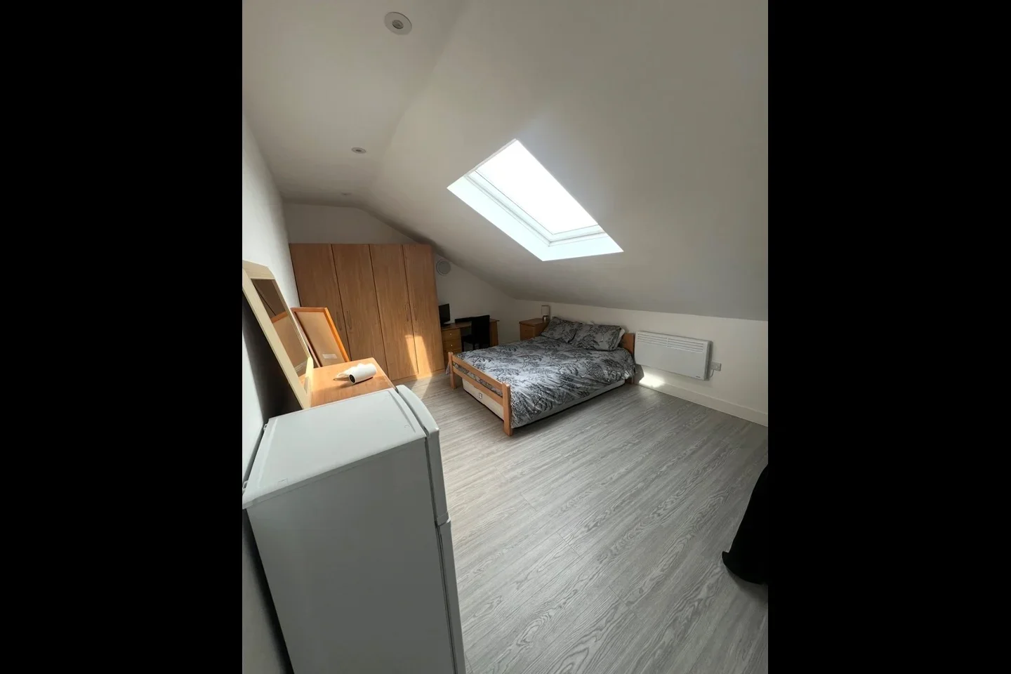 Room Oakfield Road in Greater London