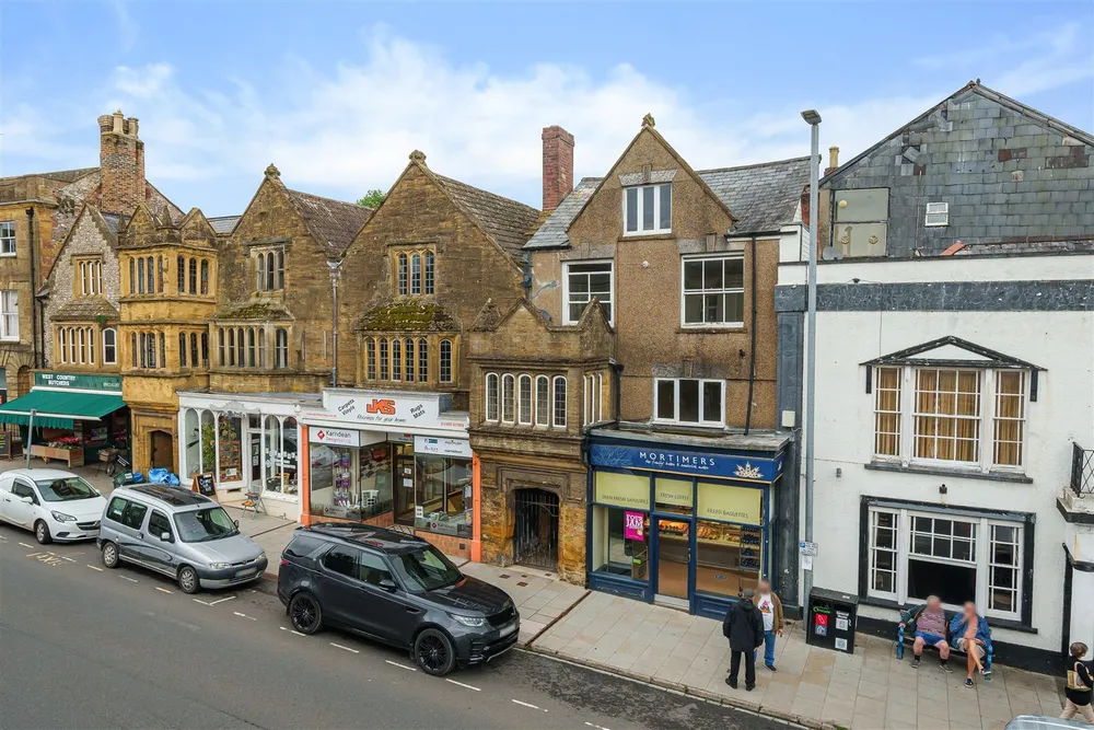 Flat Fore Street in Chard