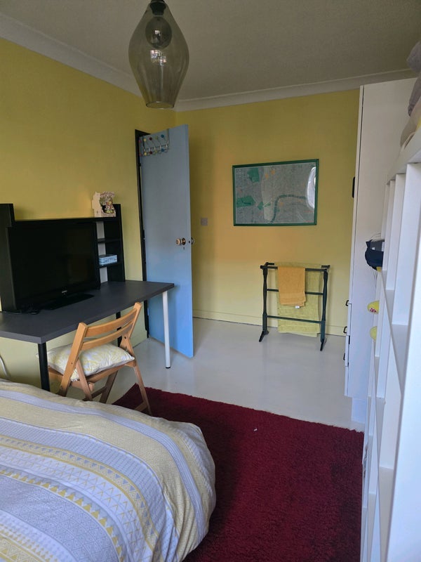 Room Middleton Road in Greater London