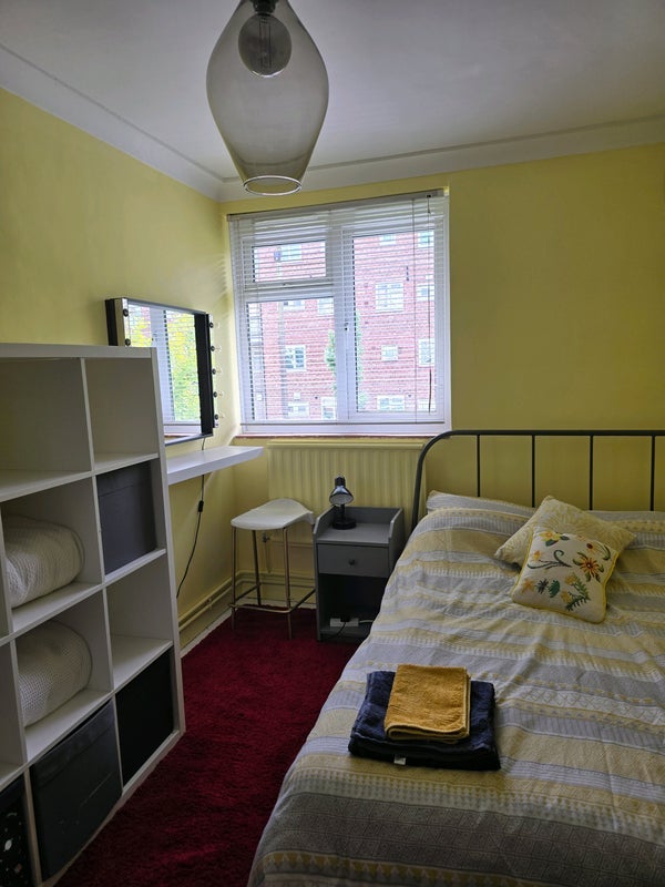 Room Middleton Road in Greater London