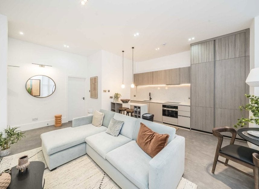 Flat Brondesbury Road in Greater London