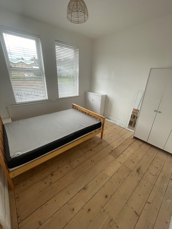 Room Amos Avenue in Manchester