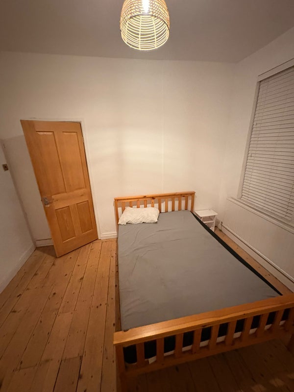 Room Amos Avenue in Manchester