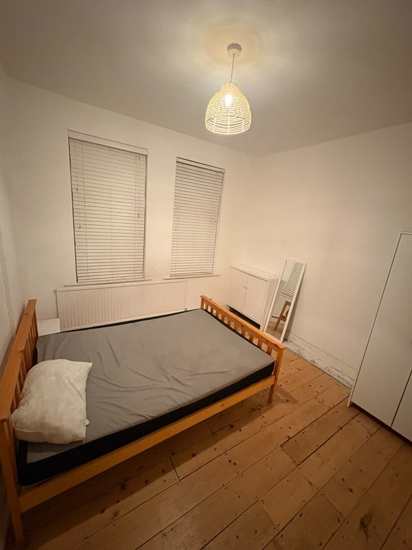 Room Amos Avenue in Manchester