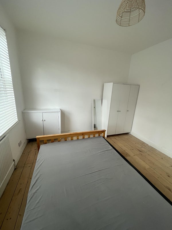 Room Amos Avenue in Manchester
