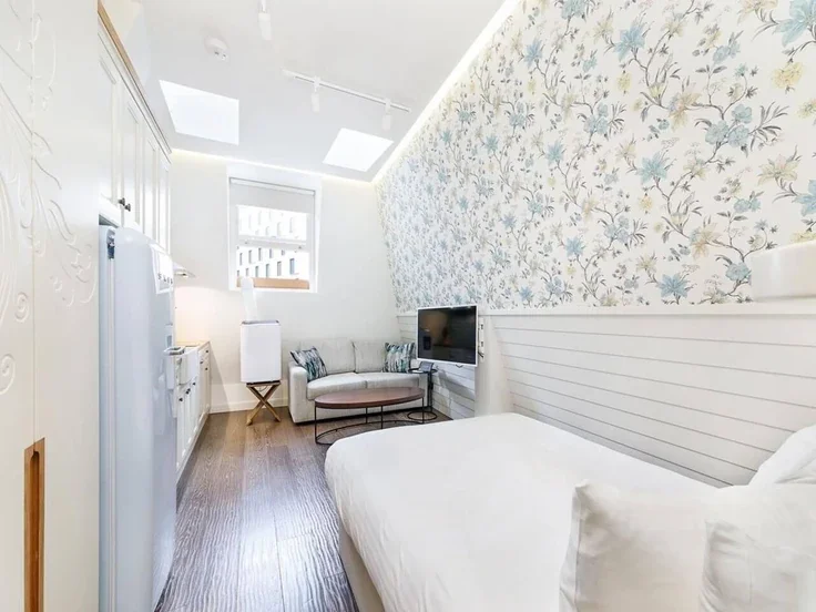 Flat Tooley Street in Greater London