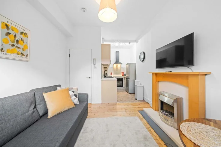 Flat Stewart Terrace in City of Edinburgh