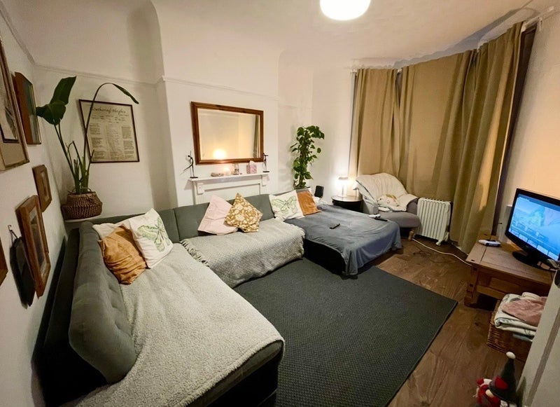 Room Kenyon Road in Liverpool