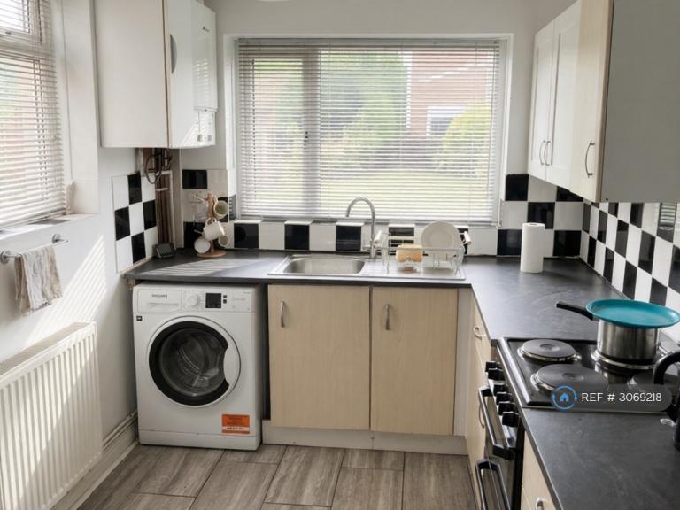 Room Crondall Street in Manchester