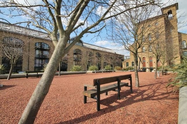 Flat Burrells Wharf Square in Greater London