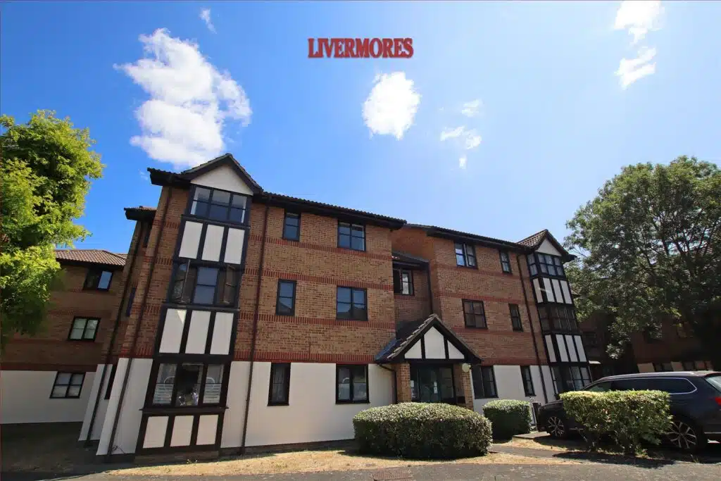 Flat Osbourne Road in Dartford