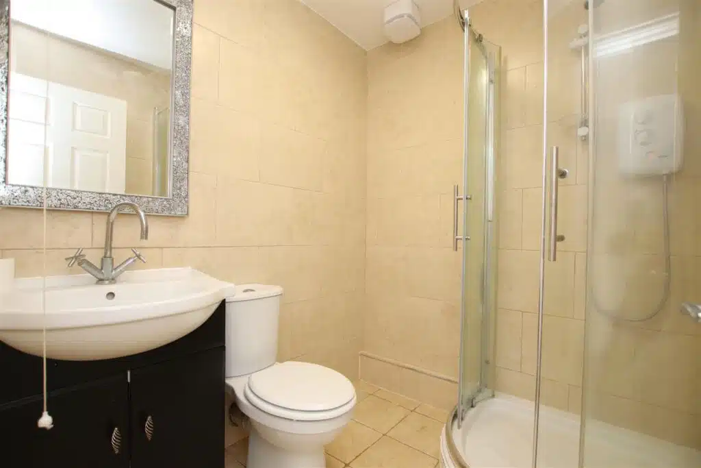 Flat Osbourne Road in Dartford