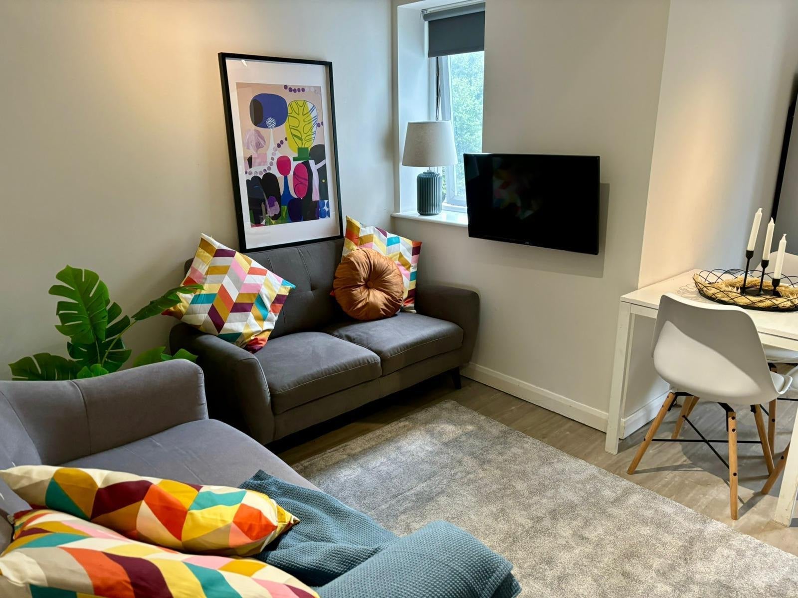 Flat Wyville Close in Nottingham