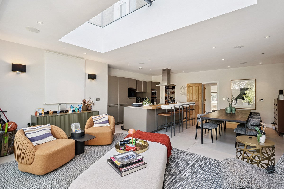 House Melville Road in Greater London