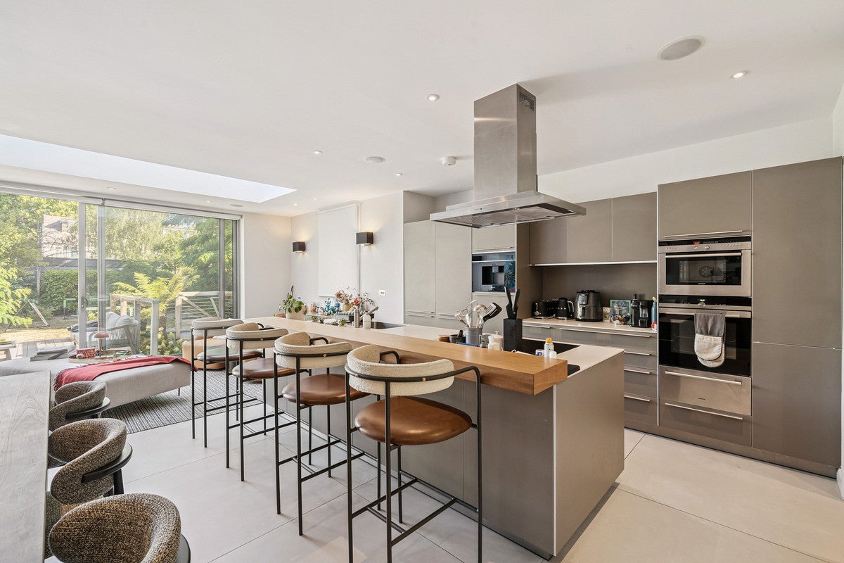 House Melville Road in Greater London
