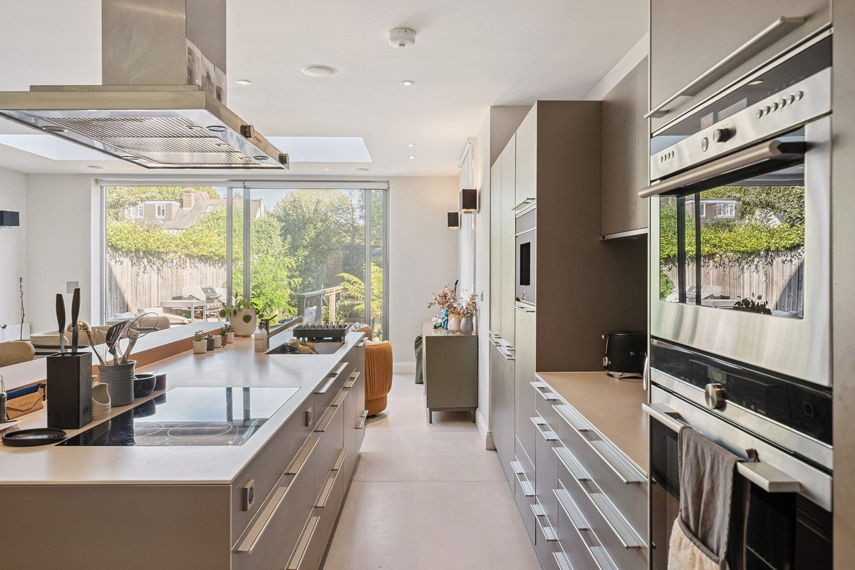 House Melville Road in Greater London