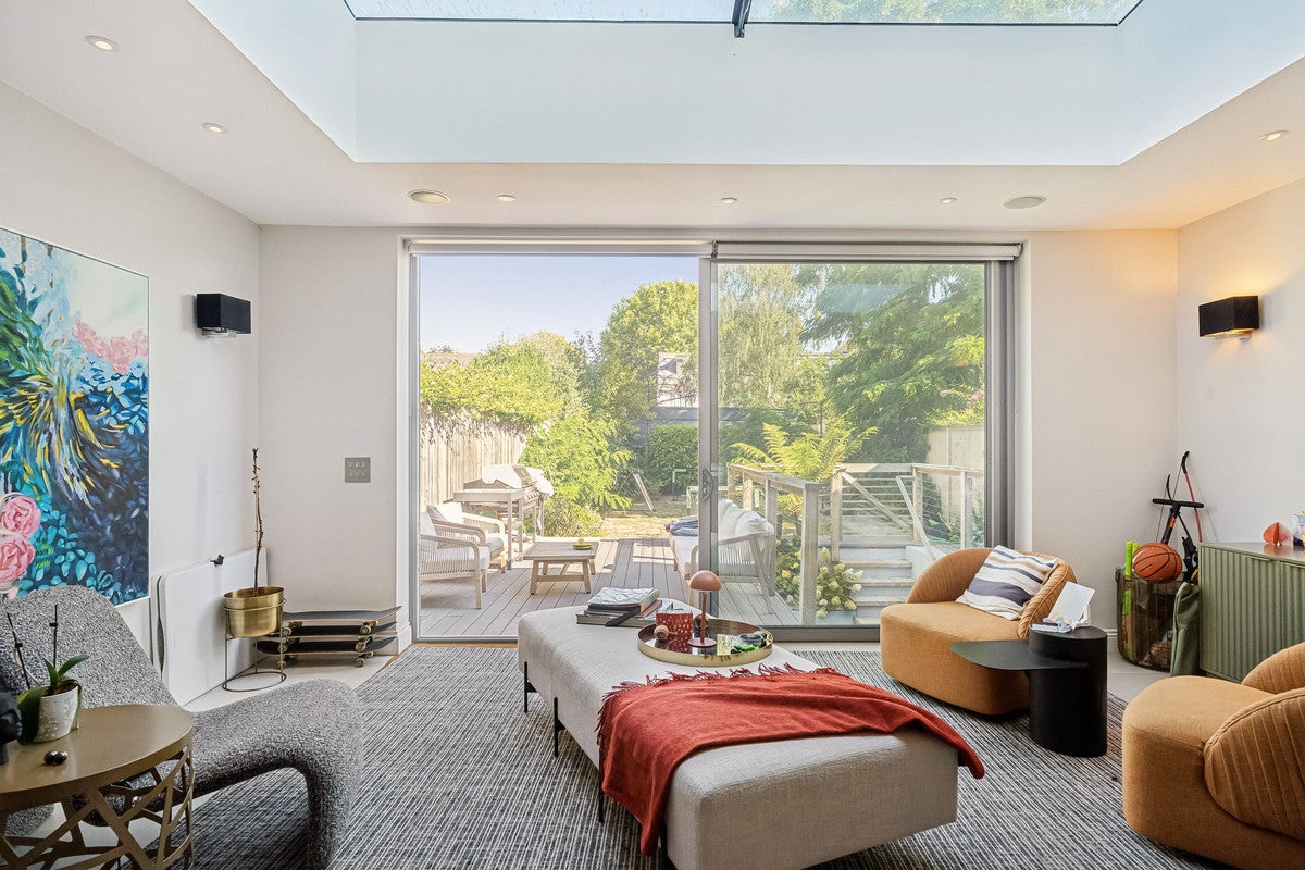 House Melville Road in Greater London