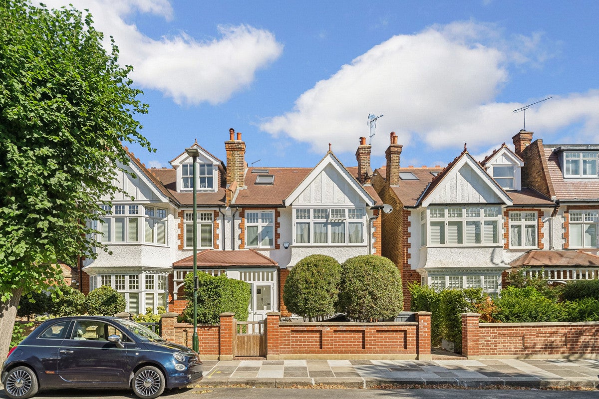 House Melville Road in Greater London