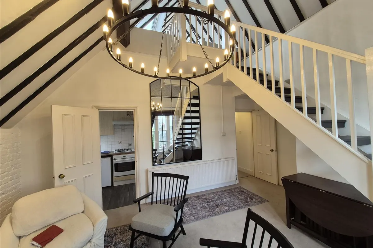 Flat Rockley Road in Greater London