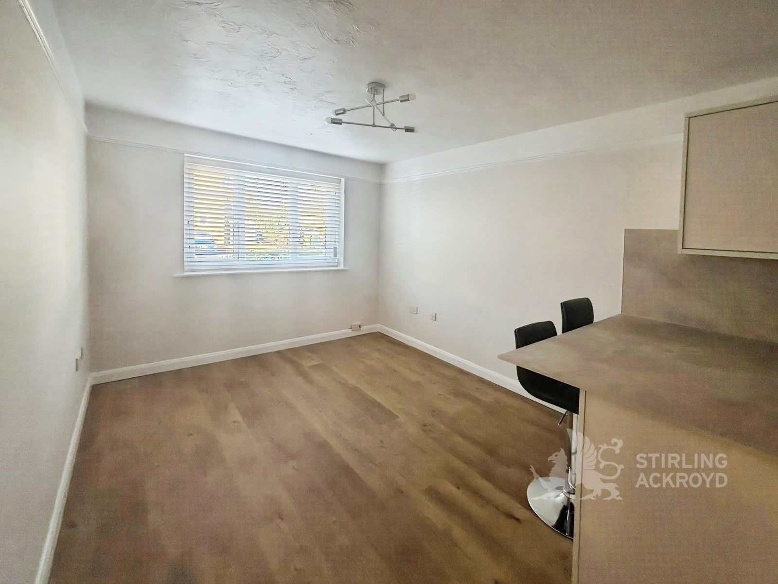 Flat Seymour Way in Sunbury-on-Thames