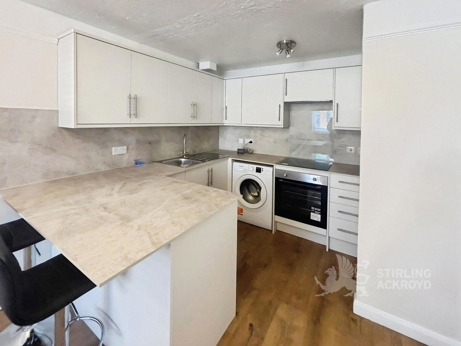 Flat Seymour Way in Sunbury-on-Thames