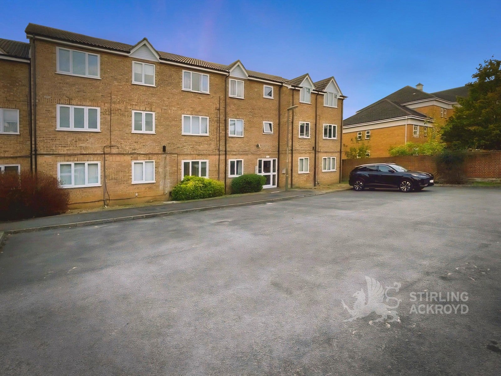 Flat Seymour Way in Sunbury-on-Thames