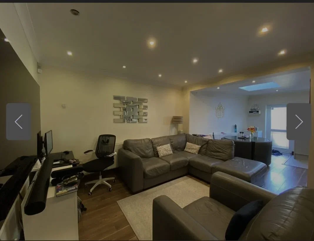 Room Dawlish Drive in Greater London