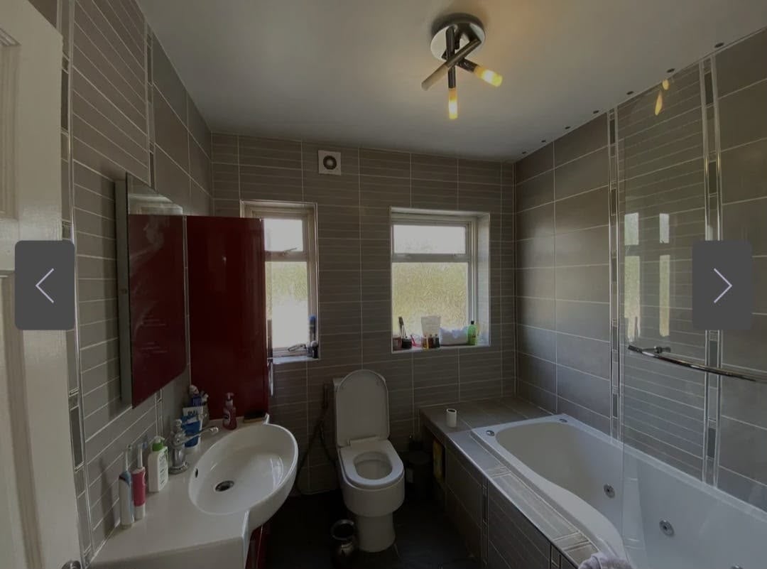 Room Dawlish Drive in Greater London