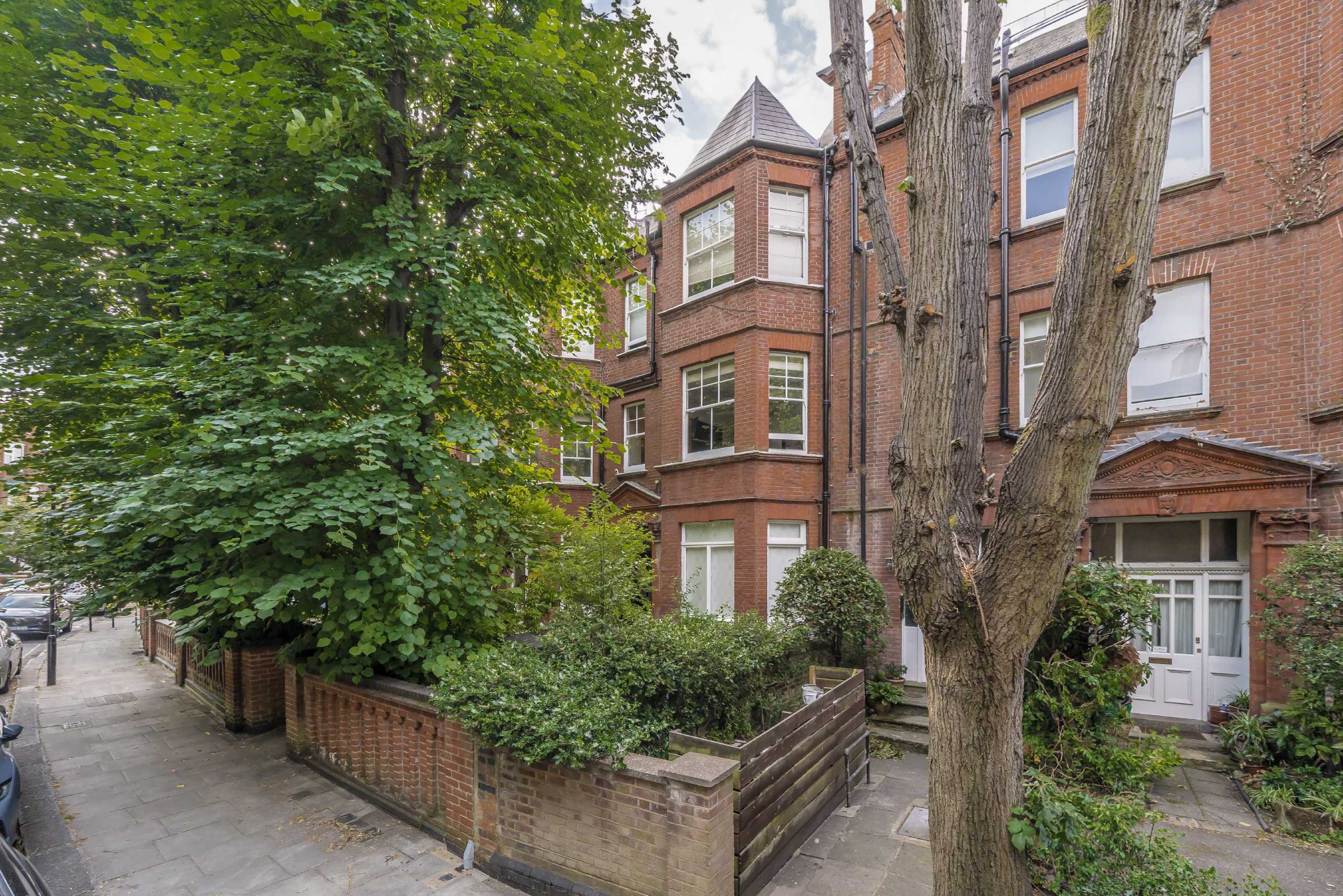 House Compayne Gardens in Greater London