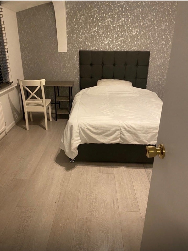 Room Illingworth Place in Milton Keynes