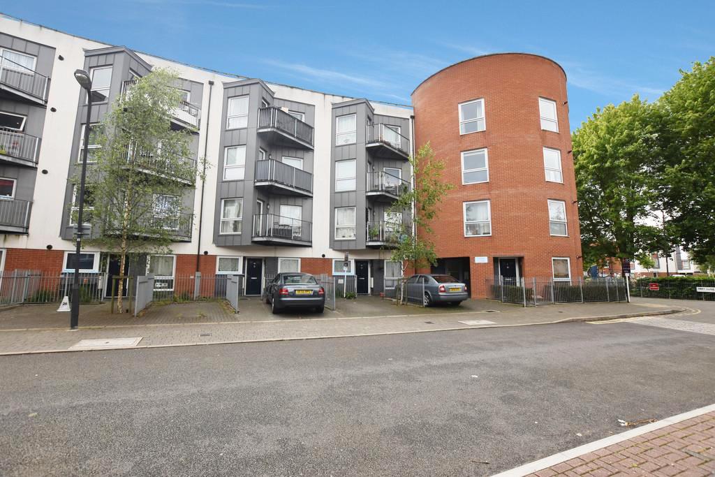 Flat Drinkwater Road in Greater London