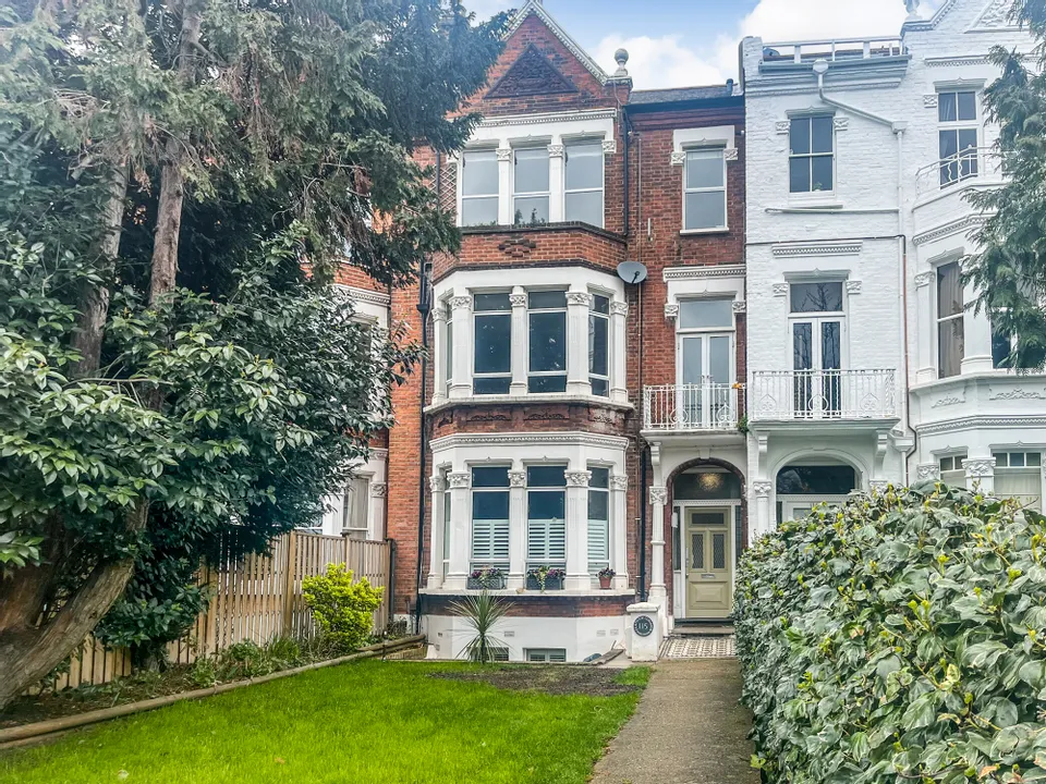 Flat Clapham Common North Side in Greater London