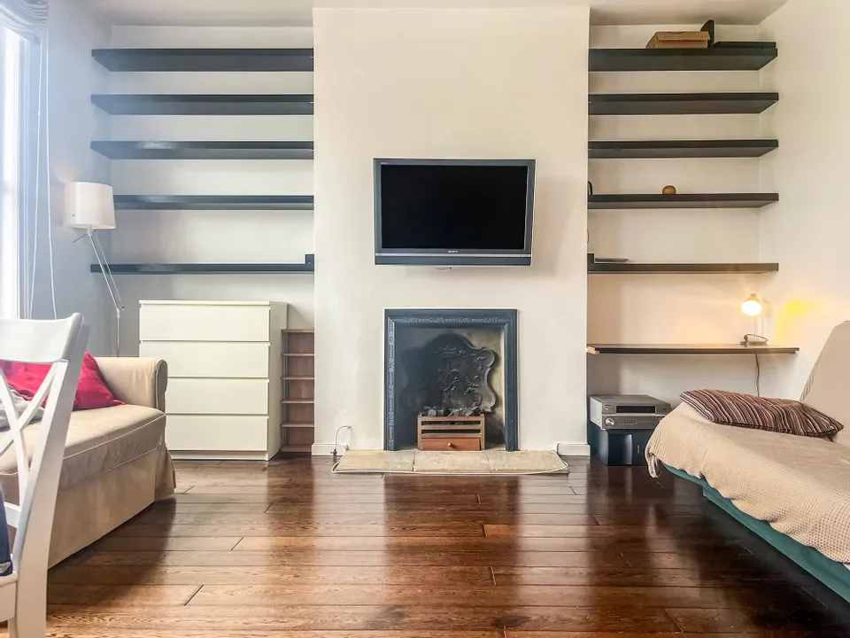 Flat Clapham Common North Side in Greater London