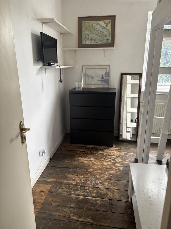 Room York Way in Greater London
