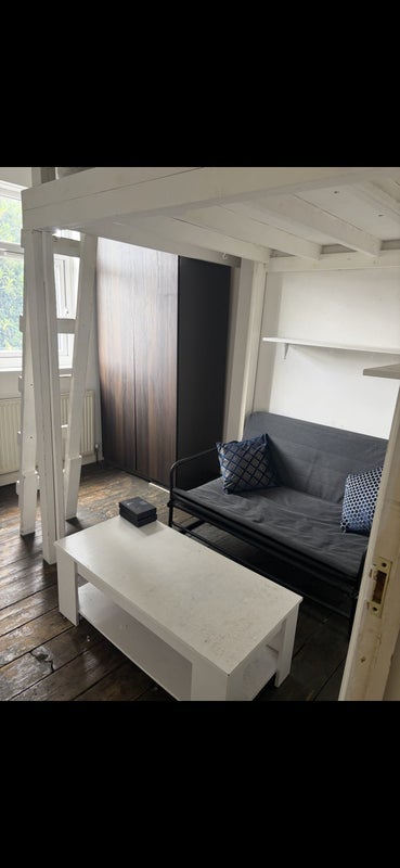 Room York Way in Greater London