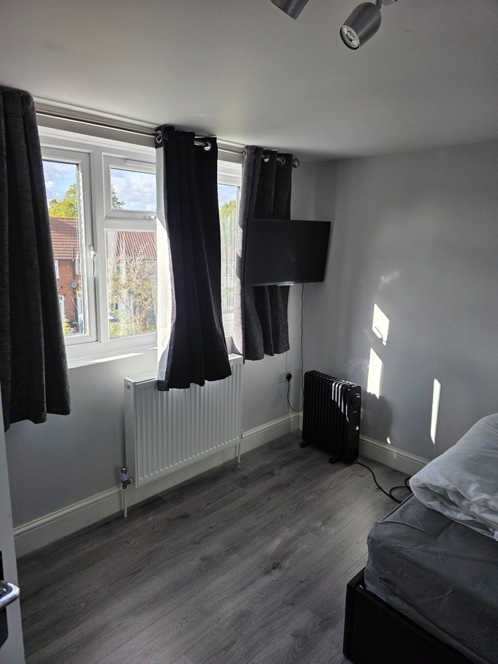 Room Lloyd Road in Greater London